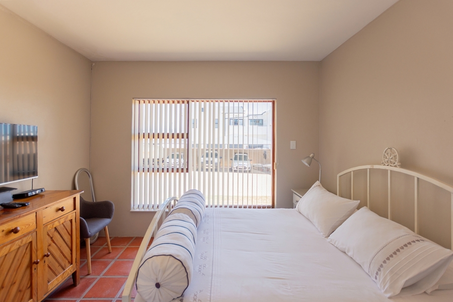 6 Bedroom Property for Sale in Middedorp Western Cape